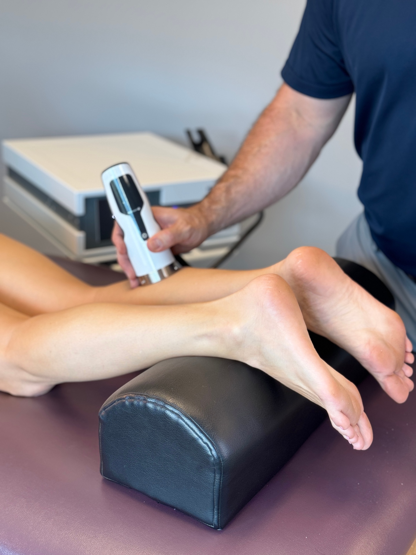Shockwave therapy on an ankle